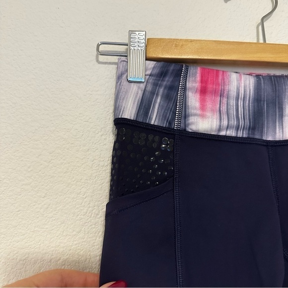 Lululemon Run Dart and Dash Shorts Deep Indigo Colorful Waistband Size 2 Women’s - Picture 8 of 10